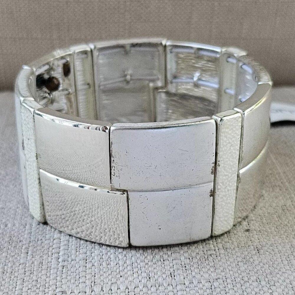 Liz Claiborne Women Wristband Stretched Bracelet Fashion Jewelry Wide Silver Ton